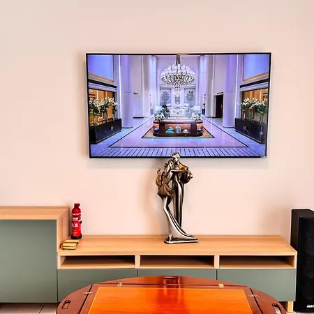 Family House דירה לימסול