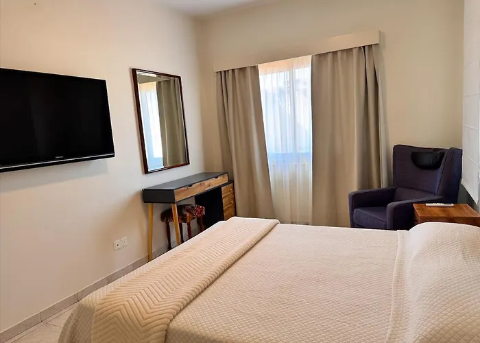 Family House アパート