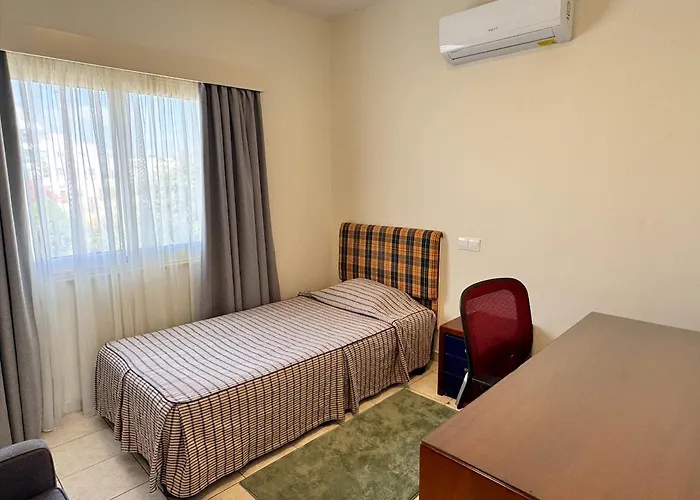 Family House アパート